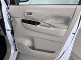 運転席のパワーウィンドウスイッチやサイドミラー操作スイッチなどの写真です。
