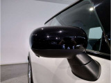 ドアミラーにはLEDウインカーが埋め込まれており、対向車からの視認性を高めております。