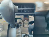 オ-トブレーキホールド搭載。信号待ちなどブレーキを踏んで停車した後に、ブレーキペダルから足を離しても、ブレーキ力を保持するので、足の疲れを軽減します。