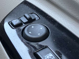 電動格納ミラーは駐車時や狭いとこなどやっぱりあると便利ですよ。