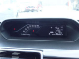 【メーターパネル】見た目もきれいで視認性もよく、安心して運転に集中できます。シンプルであるということが実は安全でもあるんです。