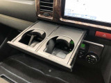 ドリンクホルダーももちろんついております!