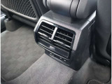 Audi正規ディーラーが高品質をお約束。高度な訓練・教育を受けたAudi専任メカニックが、100項目にもおよぶ精密な点検を実施いたします。すべてをクリアしたAudi車だけが、あなたのお手元に届けられるのです。