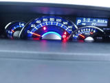 速度表示に加え、さまざまな車両情報を確認できるメーターです。