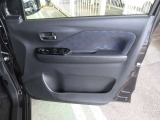 運転席ドア内張り画像です。