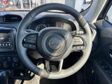 操作性の良いハンドルで運転中のストレスも軽減されます。