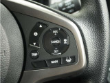 ◆アダプティブクルーズコントロール◆予め設定した車速内でクルマが自動的に加減速。前走車との適切な車間距離を維持しながら追従走行します。【LKAS】車線維持支援システムでステアリング操作を支援。