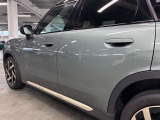MINIのドアノブは、クラシカルな雰囲気を醸し出す上品なクロームメッキ仕上げと、しっかりと握れる伝統的なグリップ型が特徴です。レトロさと高い質感を両立し、触れるたびに愛着が湧くデザインです。