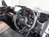 ◆視界広々で非常に運転しやすくロングドライブでも疲れを感じさせないすっきりとまとまったインパネ周りです。