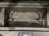 ラゲージデッキボードの下には大容量の収納ができる深底ラゲージアンダーボックス