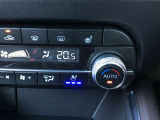 運転席・助手席はシートベンチレーションを装備。暑い日にも涼しくドライブをお楽しみいただけます