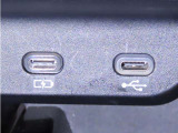 USB端子と充電用USB端子を装備しております。