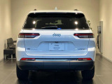 後ろから見ても存在感のあるお車です。