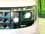 【LEDヘッドライト】悪天候や夜間走行時も良好な視界を確保し安心して運転できる高輝度LEDヘッドライトを装備!点灯速度が早く、消費電力も抑えられています。