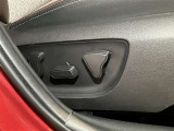 運転席はパワーシートになっています。