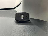 障害物や歩行者などを検知して音やディスプレイでお知らせしてくれるクリアランスソナー付きです。