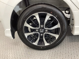純正アルミホイールです。足元が引き立つので、車全体のイメージがアップしますよ!