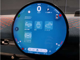 MINIのメーターパネルは円をコンセプトにデザインされております。おしゃれで愛嬌のあるMINI独自のデザインに惹かれる方は数多くいらっしゃいます。
