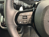 ステアリングにオーディオ操作スイッチが付いています。オーディオ画面に直接タッチしなくても操作が出来ますので、運転に集中できます。