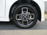 おしゃれは足元から。日産純正のアルミホイールで足元すっきり。タイヤサイズは155/65R14になります