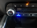暑い夏の時期にとっても快適なシートベンチレーションを装備!シート内部に取り付けられたファンでシートの表面を換気して、涼しくしてくれます。