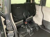リアシート座面を持ち上げると、背の高い荷物を積むのに便利なトールモードに変身します!多彩なシートアレンジで使い勝手良好!