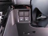 【シートヒーター】運転席と助手席をそれぞれ独立して操作できるため、座る人と室内温度にあわせた快適なシート温度が得られます♪