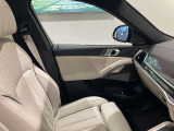 地域最大級の展示台数!お気に入りのお車があれば、ぜひステアリングを手にしてください。稀少モデルも鋭意取り揃え、幅広いニーズにお応えいたします。スタッフ一同皆様のご来店を、心よりお待ち申し上げます。