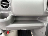 助手席インパネには小物を置いて置くのにとっても便利なスペースありますよ☆