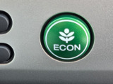 ワンタッチで省燃費走行をサポートするECONスイッチを装備。