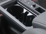 ●走行中にドリンクがこぼれない様にしっかりと固定できるドリンクホルダーです。