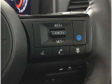 【レーダークルーズコントロール】高速道路等を走行する際、前の車両との距離を一定に保ちながら、セットした速度を維持できる機能