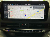 FM+AMチューナー付オーディオプレイヤーは7インチタッチパネルモニター付Uconnect。スマートフォンの様々な機能がお使いいただけます。