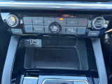 シンプルで操作しやすい運転席操作部