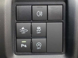 スマートアシストの安全装備がついております!衝突軽減ブレーキやペダル踏み間違い抑制機能などが備わっておりますので安心ですね☆詳しくはスタッフにお尋ねください(^^♪
