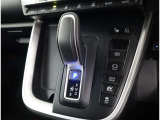 エレクトロシフトマチックを採用♪ 軽い操作でシフトチェンジができ、運転席まわりもスッキリとした先進的なデザインです(^^)/