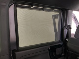 【ロールサンシェイド】まぶしい光を軽減し、心地よい車内に♪ロール式なので開け閉めも容易にできます!