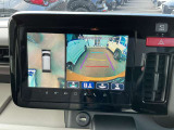 360&deg;ビューモニターでは前後左右4つのカメラ映像をさまざまな走行状況に応じて切り替えてセンターディスプレイに表示することで、駐車時や狭い道でのすれ違い時、見通しの悪い交差点進入時でも安心感を高めます