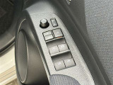 【パワーウィンドウ集中スイッチ】運転席のパワーウィンドスイッチ位置には運転以外の窓の開閉・ロック機能も付いています