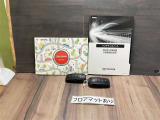 ユーザーガイドとメンテナンスノートとスマートキーが付いています。