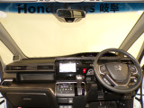 【ルームクリーニング】せっかく乗るならピカピカの車がいいですよね!当店は、他社では省きがちな細部に至るまで、徹底した清掃を行っております。