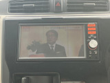 停車時に映像を楽しめます。移動時間を有効活用し、リラックスできるひとときを演出します。