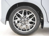◆モデューロアルミホイール装着車◆これで足元まわりも、おしゃれにきまります!