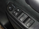 電動格納式ドアミラー・パワーウインドウを装備しています。
