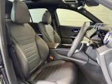 メルセデスのシートは、少し硬めに出来ておりますので、長時間の運転でも疲れにくく、安全にドライビングをお楽しみ頂けます