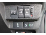 スライドドアの開閉は、ドアハンドルはもちろん運転席からのスイッチ操作でも可能です。お子様の送迎時の乗り降りも一段と楽になります。