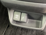 スマホや車載アクセサリーの電源確保に便利なアクセサリーソケットを装備。