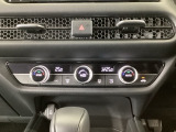 【左右独立オートエアコン】左右席で独立温度コントロールが可能です。運転席はキンキンに冷やして助手席はマイルドにと言った設定が可能です☆暑さ寒さでケンカすることもなくなりますね♪