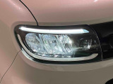 対象物が見やすく白く明るい光で夜間走行をサポートするフルLEDヘッドランプ(サイドビューランプ、クリアランスランプ、マニュアルレベリング機能付き)を装備