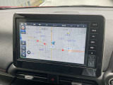 【日産純正の大画面ナビゲーション!】遠くへのお出かけする際の心強い味方です!自車位置の確認はもちろん、Bluetooth接続や機能も充実。大きな画面で各操作もしやすく安心です。